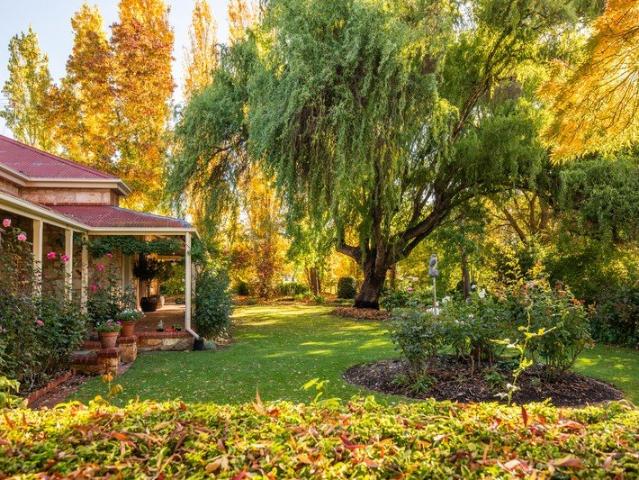 Cottage for sale in Oakbank, South Australia