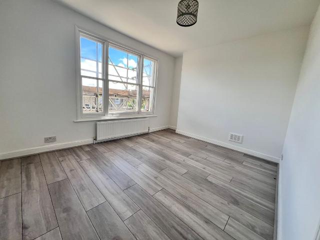 Apartment for rent in North Kensington, Greater London
