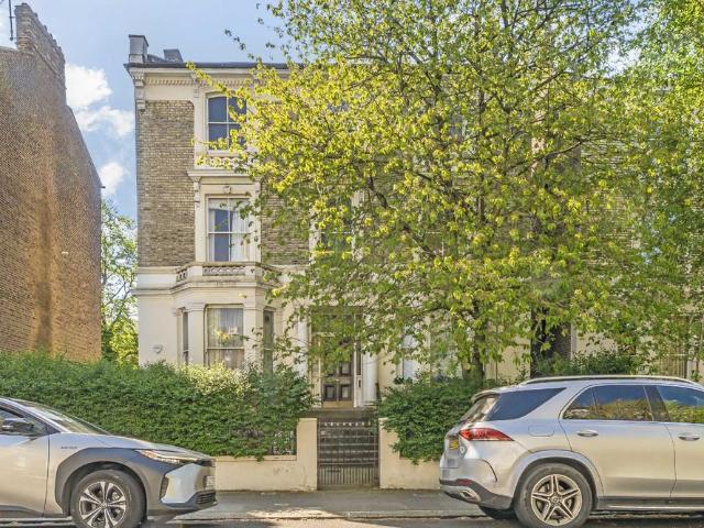 Apartment for rent in North Kensington, Greater London