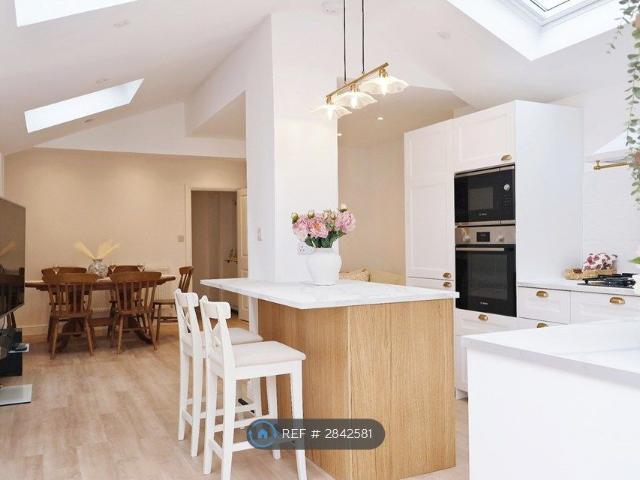 House for rent in St Thomas', The Slade