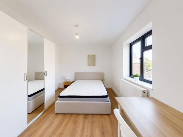 Room for rent in Florence Park, The Slade