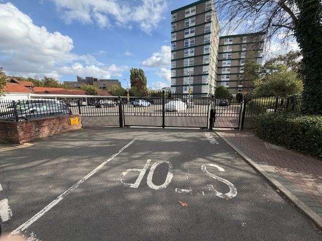 Apartment for rent in New Denham, Denham