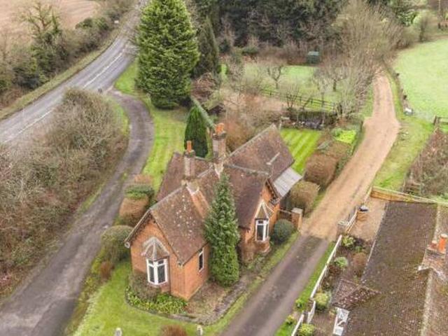 House for sale in Denham, Gerrards Cross and Chalfonts Community Board, Tatling End