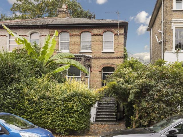 Apartment for rent in Strand-on-the-Green, Greater London
