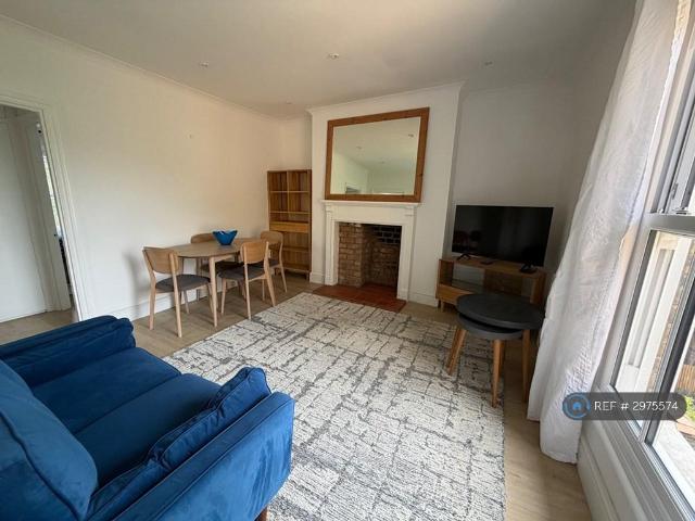 Apartment for rent in London Borough of Hounslow, Strand