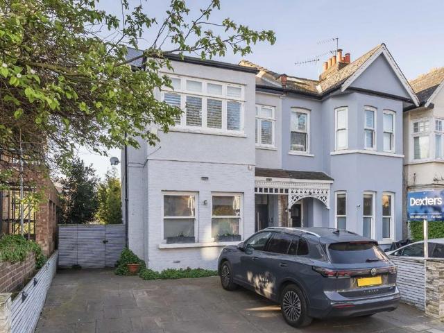 Apartment for rent in Strand-on-the-Green, Greater London