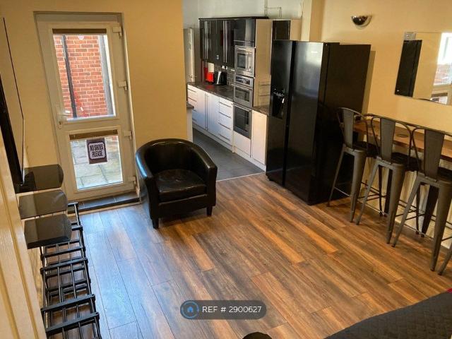 Room for rent in Elmfield, Leicestershire