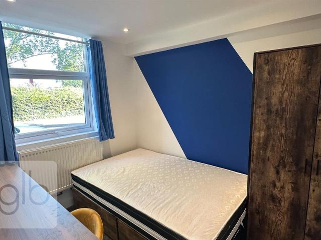 Room for rent in West Midlands