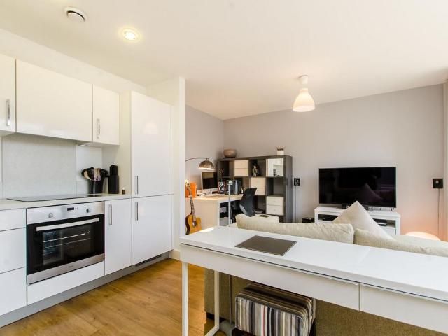 Apartment for rent in Bromley-by-Bow, Poplar Grove