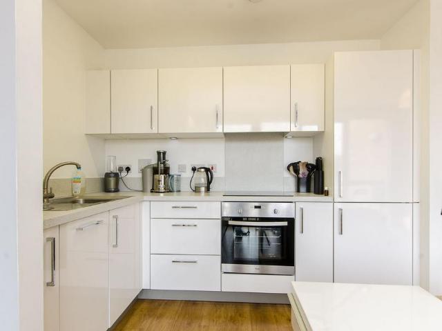 Apartment for rent in Bromley-by-Bow, Poplar Grove