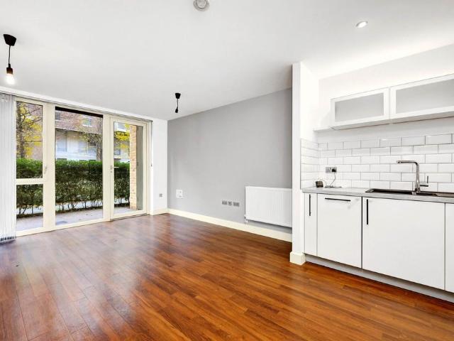 Apartment for rent in Bromley-by-Bow, Poplar Grove