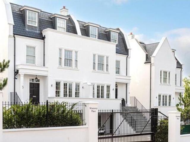 House for sale in Pachesham Park, Surrey