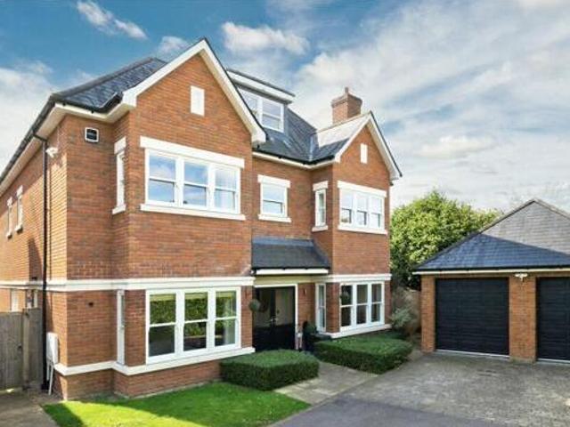 House for sale in Pachesham Park, Surrey