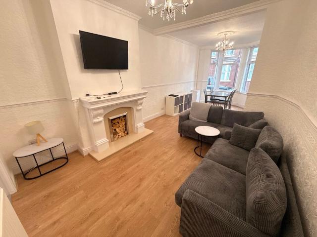 House for rent in Calderstones