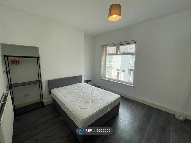 Room for rent in Calderstones