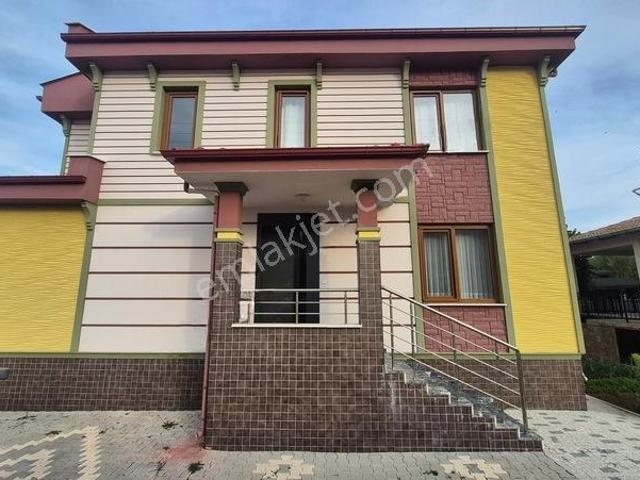 Bahçesaray, Sarayönü içerisinde satılık Villa