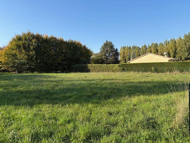 Terrain vente à Bourg-en-Bresse, Ozan