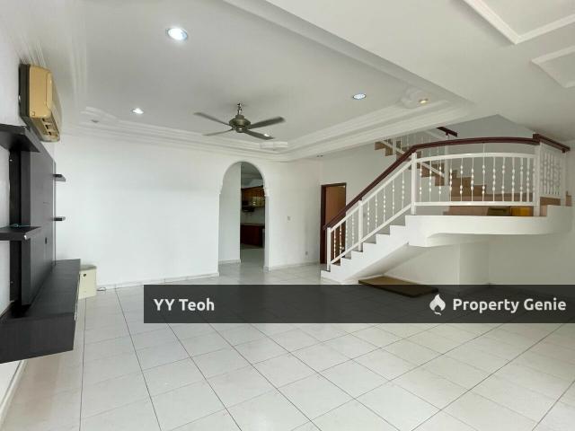 Terraced House for sale in Malaka