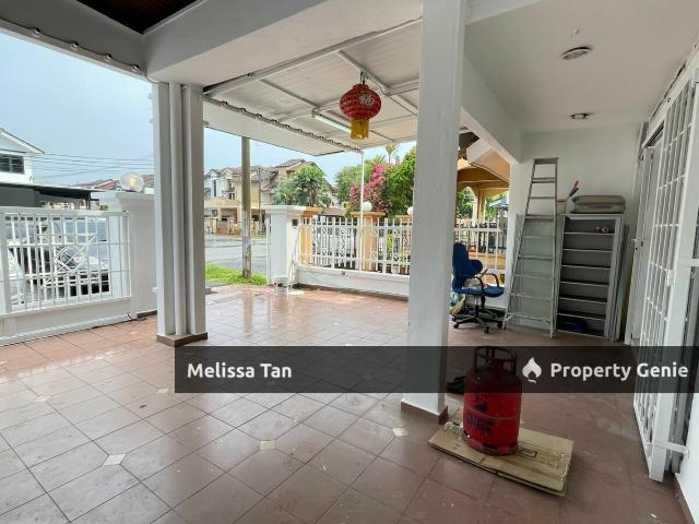 Terraced House for sale in Malaka