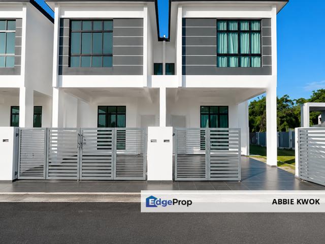House for sale in Malaka