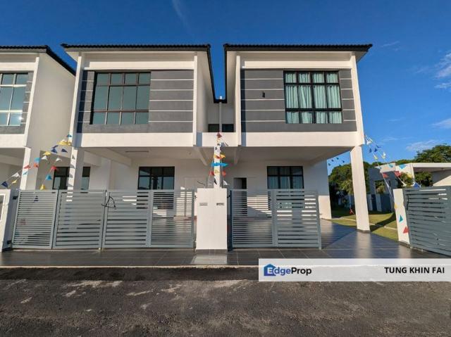 House for sale in Malaka