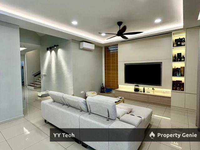 Terraced House for sale in Malaka