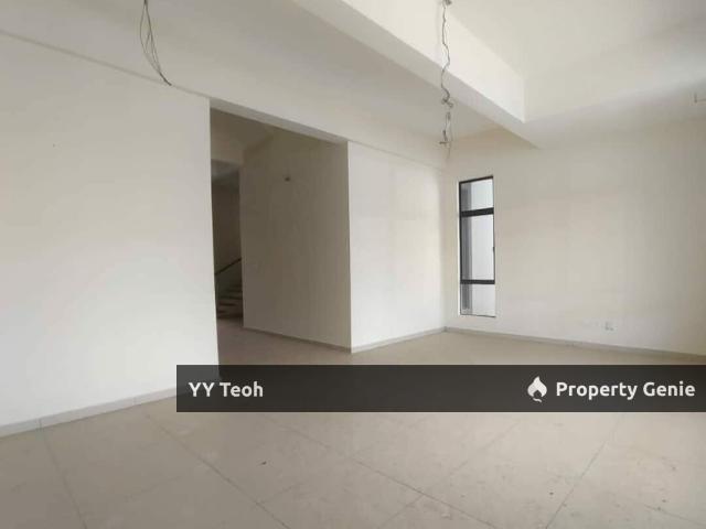 Terraced House for sale in Malaka