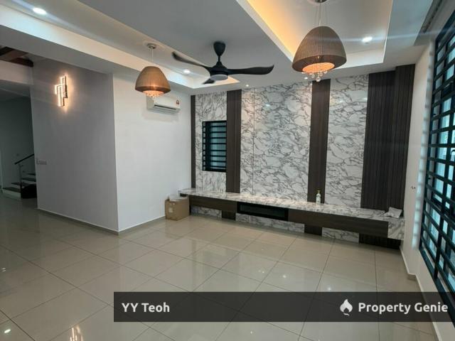 Terraced House for sale in Malaka