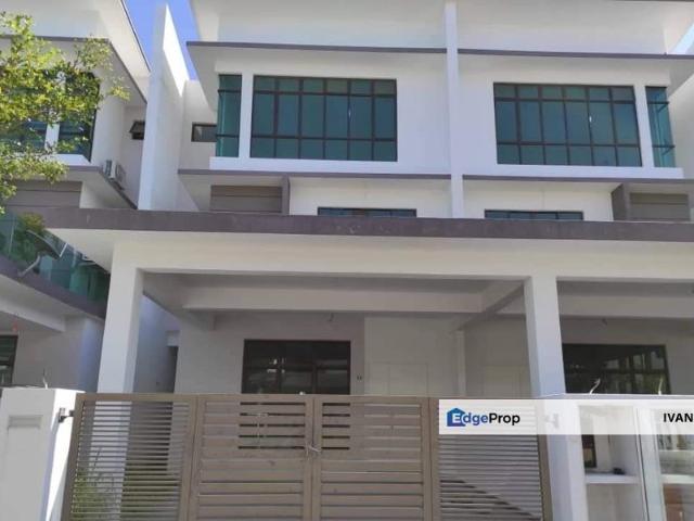 House for sale in Malaka