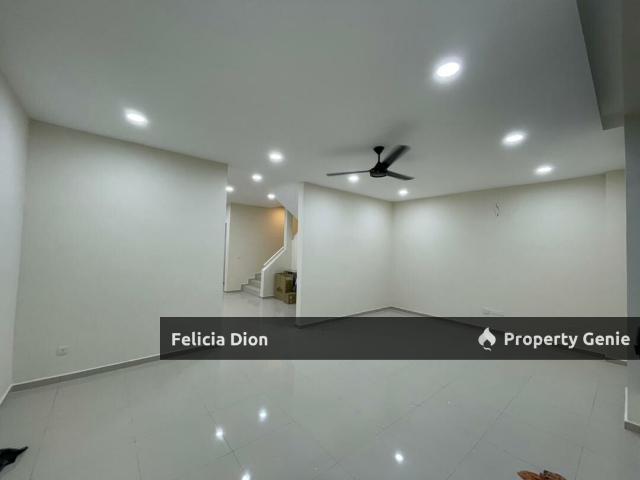 Terraced House for sale in Malaka