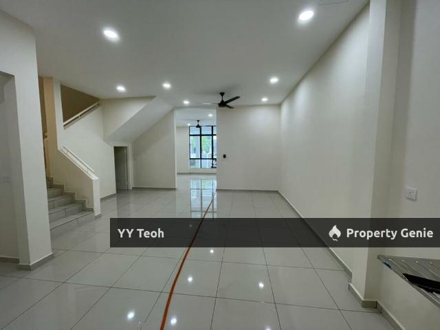 Terraced House for sale in Malaka