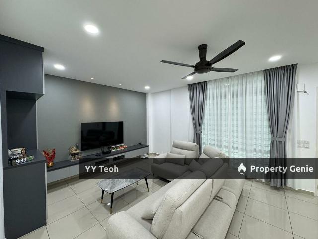 Terraced House for sale in Malaka