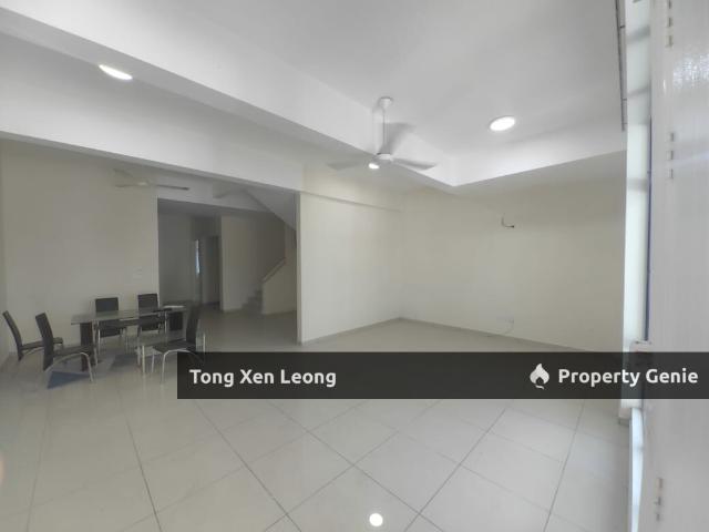 Terraced House for sale in Malaka