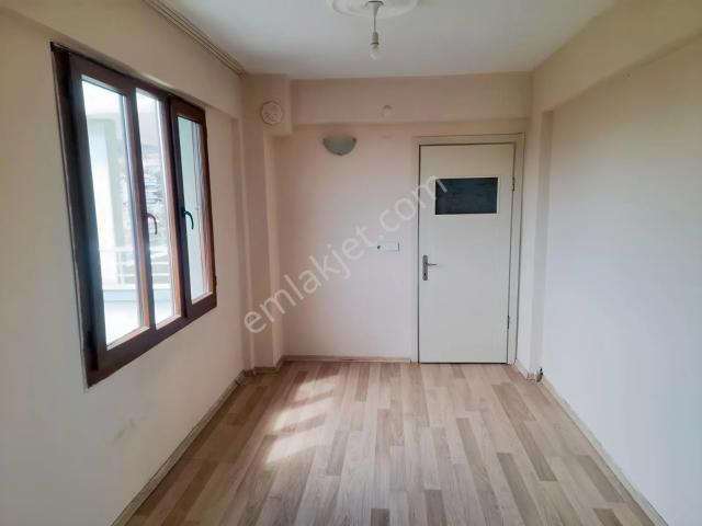 Özdere, Menderes içerisinde kiralık mülk