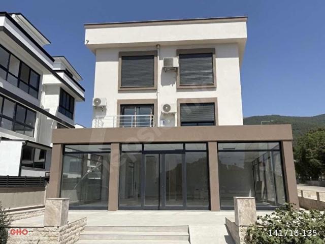 Orta Mahallesi, Menderes içerisinde satılık Dükkan