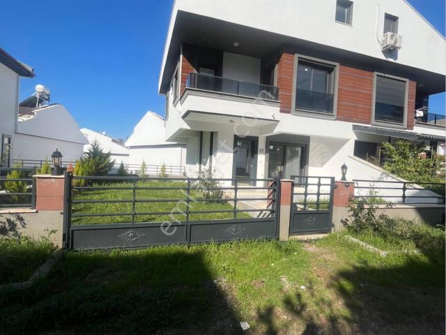 Menderes, Çukuraltı Mahallesi içerisinde satılık Villa
