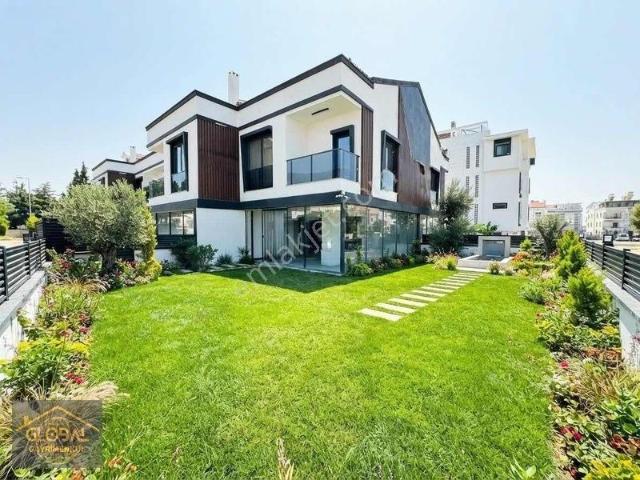 Orta Mahallesi, Menderes içerisinde satılık Villa