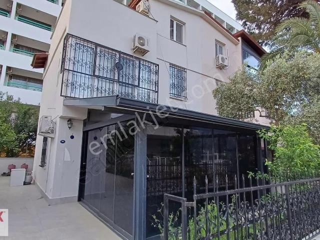 Özdere Cumhuriyet Mahallesi, Menderes içerisinde satılık Villa