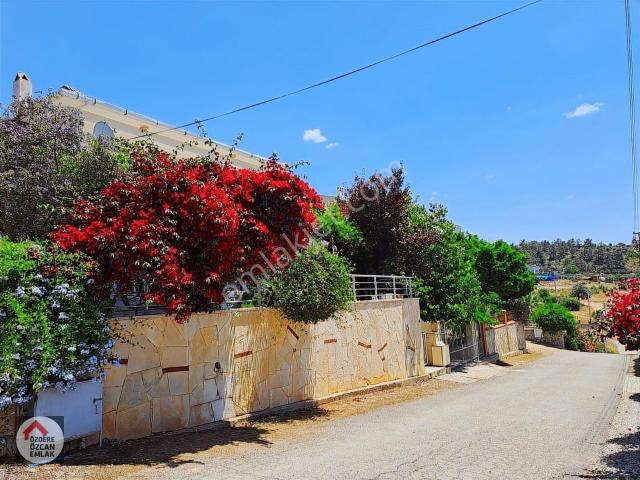 Orta Mahallesi, Menderes içerisinde satılık Villa