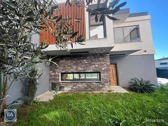 Kuşadası, Kuşadasi içerisinde satılık Villa