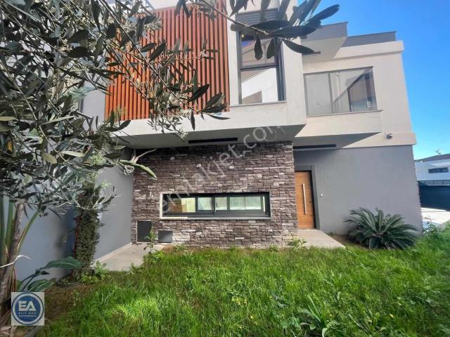 Kuşadası, Kuşadasi içerisinde satılık Villa