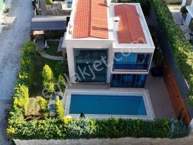 Kuşadasi, Aydin içerisinde satılık Villa