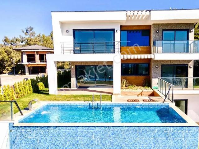 Kuşadasi, Aydin içerisinde satılık Villa