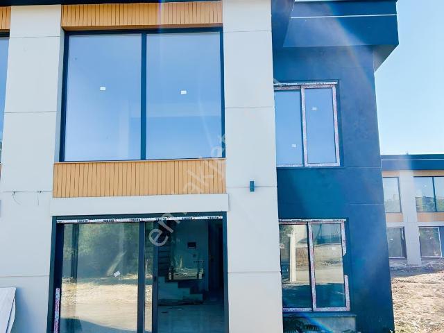 Evrenos, Yunusemre içerisinde satılık Villa