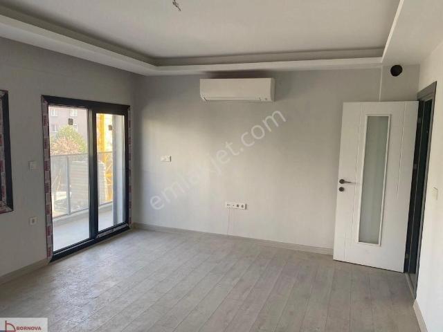 Bayrakli, İzmir içerisinde satılık mülk