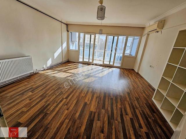 Bayrakli, İzmir içerisinde kiralık mülk