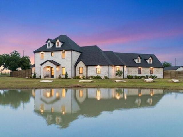 House for sale in Venus, Texas