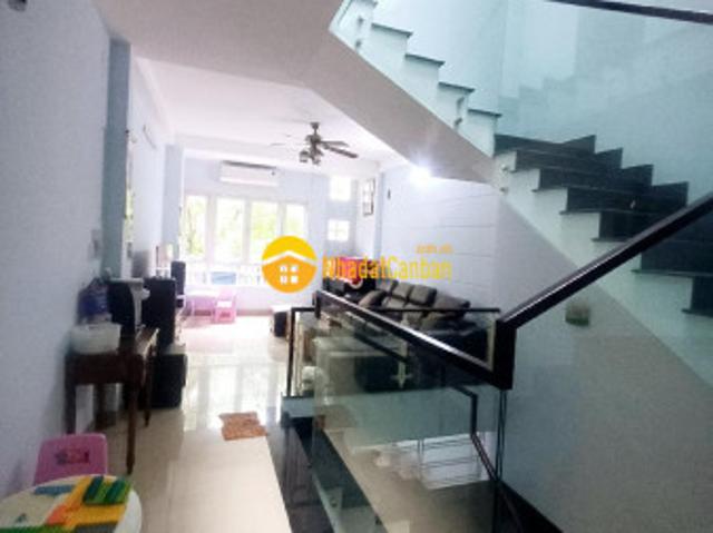Nhà mặt phố bán