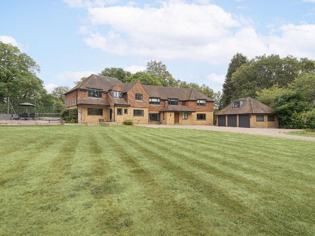 House for rent in Pachesham Park, Surrey