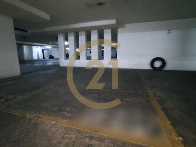 Estacionamiento en venta en Los Húsares, Santiago